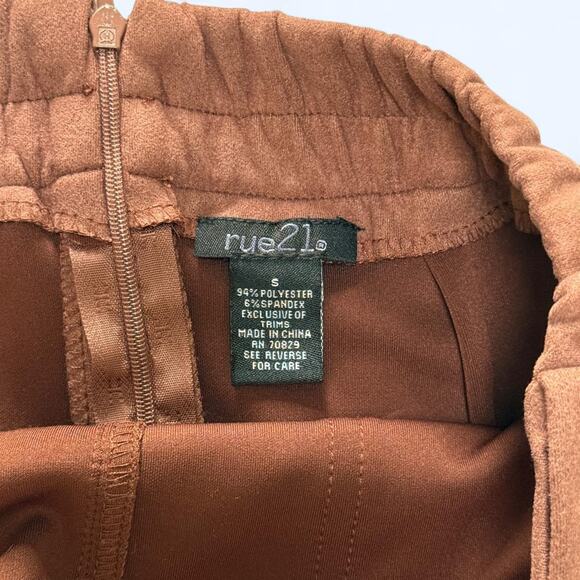 Rue21 Rust Mini Skirt with Silver O-Ring Belt – Size Small | Streetwear Y2K - Picture 2 of 6